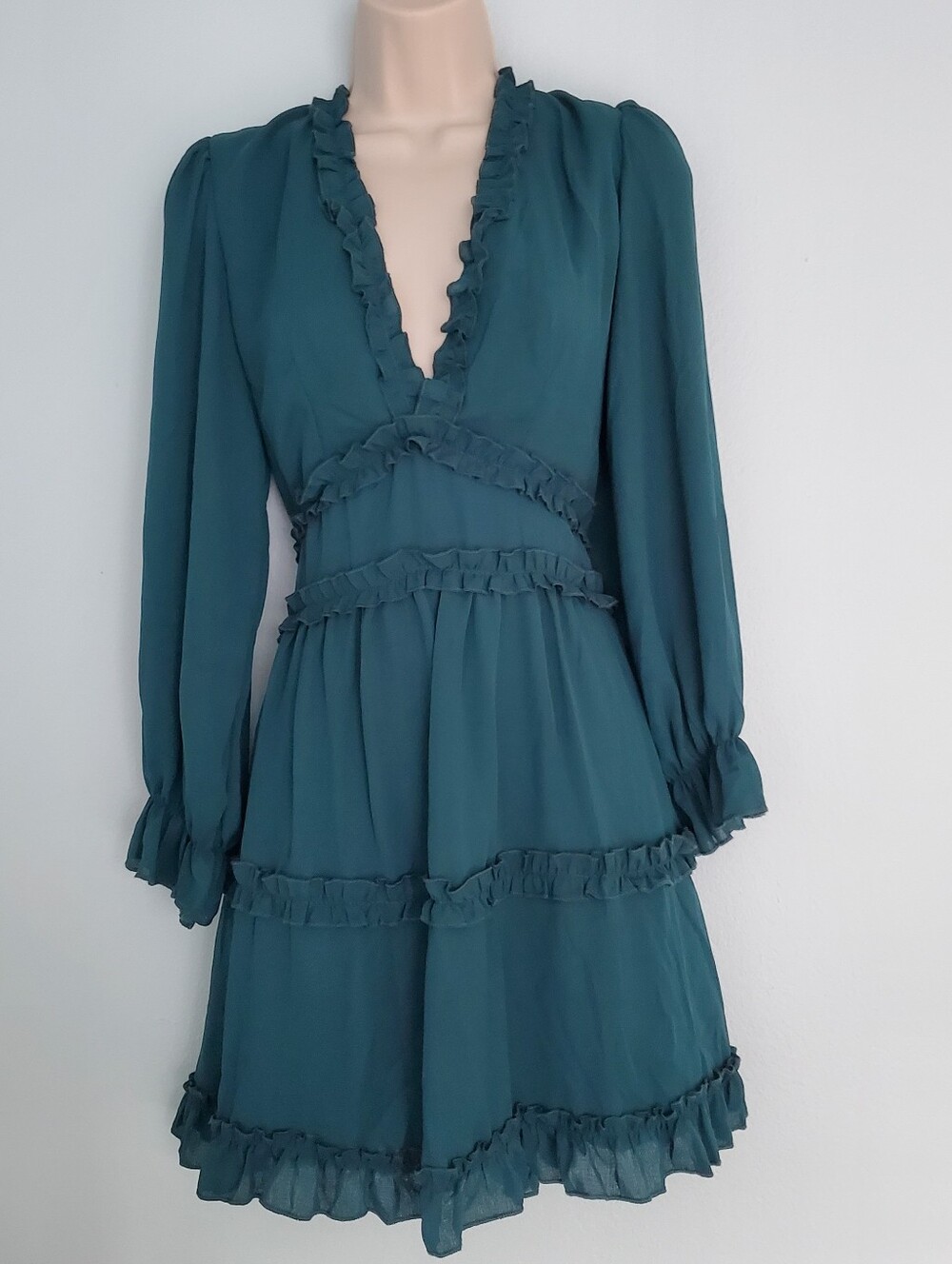 EUC Green Long Sleeve V-neck Open Back Ruffled Dress - Sz S/M